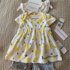 Calvin Klein / 6-9 months / 3 piece set